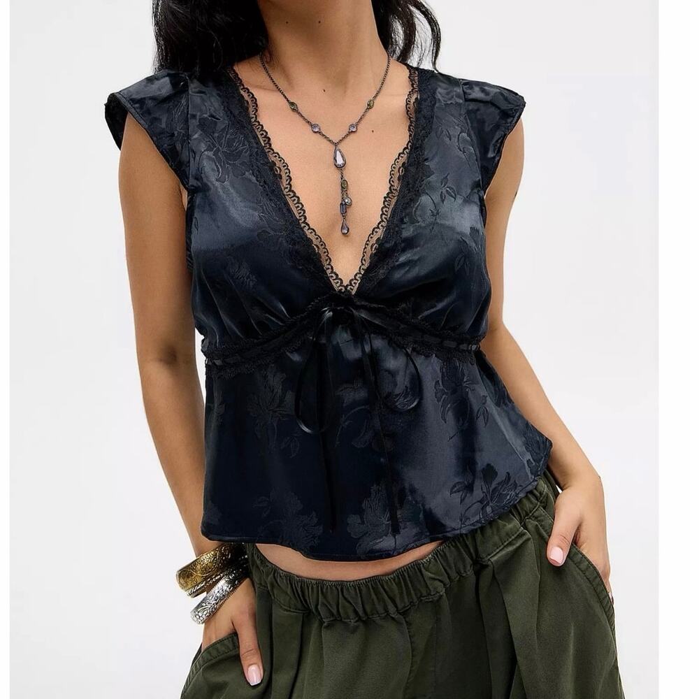Kimchi Blue Lily Black Satin Lace Trim Milkmaid Plunge Top Women’s Size S
